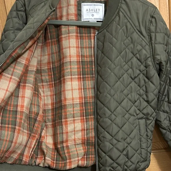 Ashley By 26 International Women’s Quilted Olive Green, Zip Up, Jacket, Size M. - Picture 5 of 6